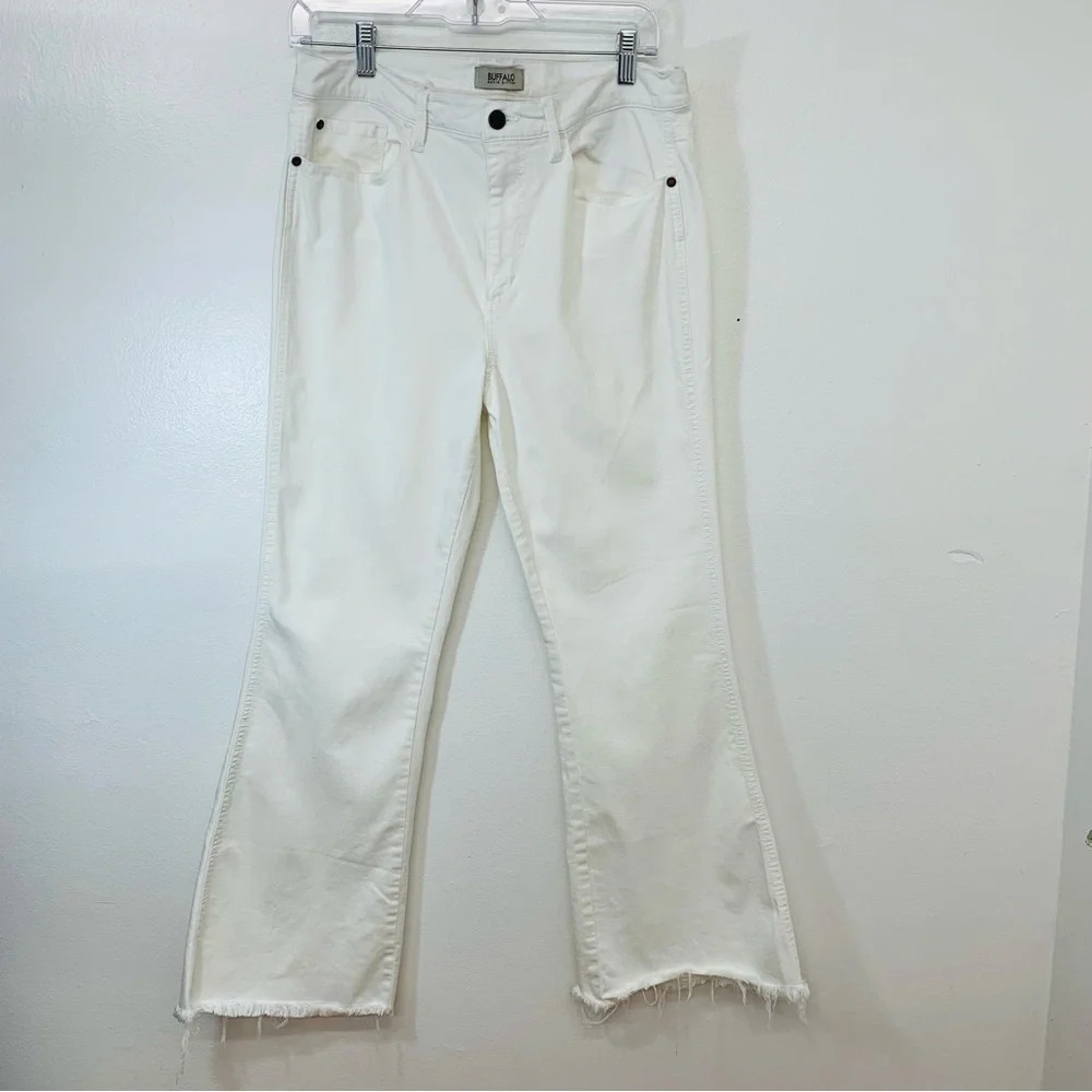White Jeans Woman 31 High Rise Flare Pockets Raw Hem 28” Stretch Boho Coastal